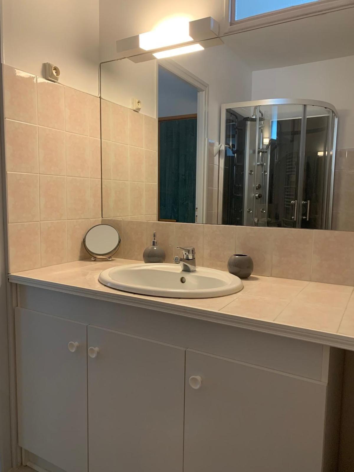 Pyrene Holidays - Heracles - Residence Paisible A 6Mn A Pied Des Thermes Bagneres-de-Bigorre Room photo